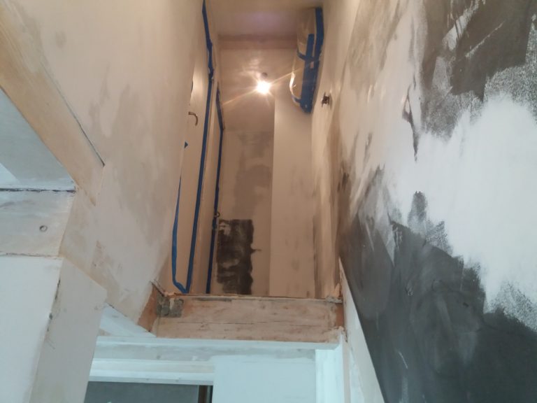 préparation de la rénovation du couloir par Luxe rénovation, Artisan peintre sur Marseille