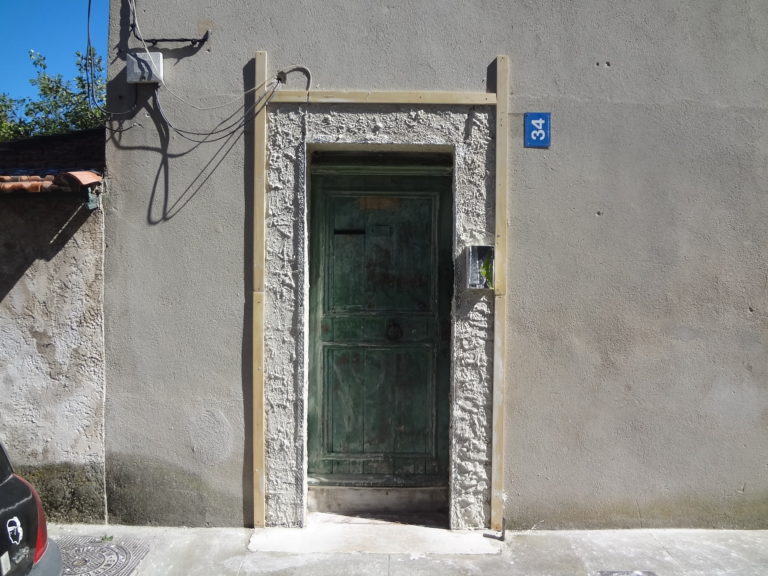 Restauration d'une entrée réalisée par Luxe Rénovation, Artisan Peintre sur Marseille