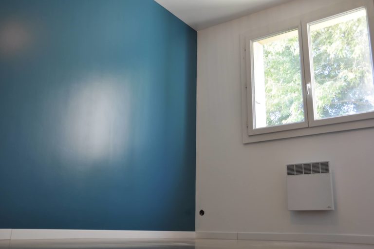 la chambre bleue, peinture, réalisée par Luxe Rénovation, Artisan Peintre sur Marseille
